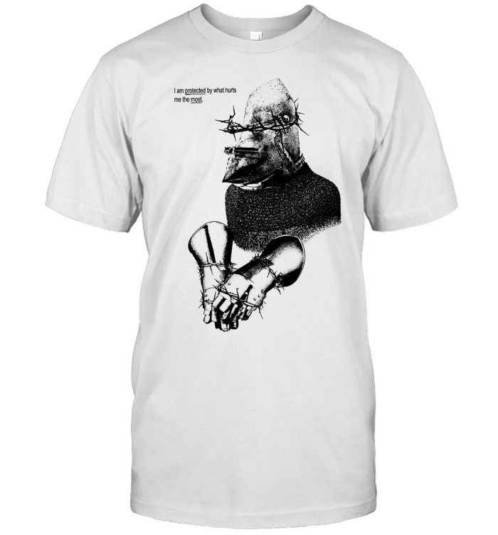 Medieval knight I am protected by what hurts me the most crown of thorns Unisex T-Shirt
